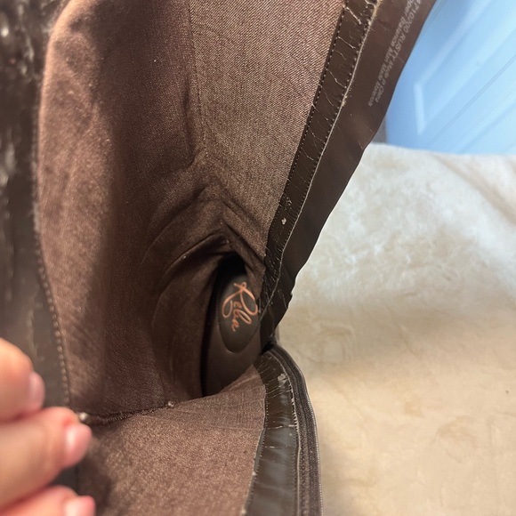 Reba Women’s size 7 1/2  tall zip up boots dark Brown with heel - Picture 9 of 15